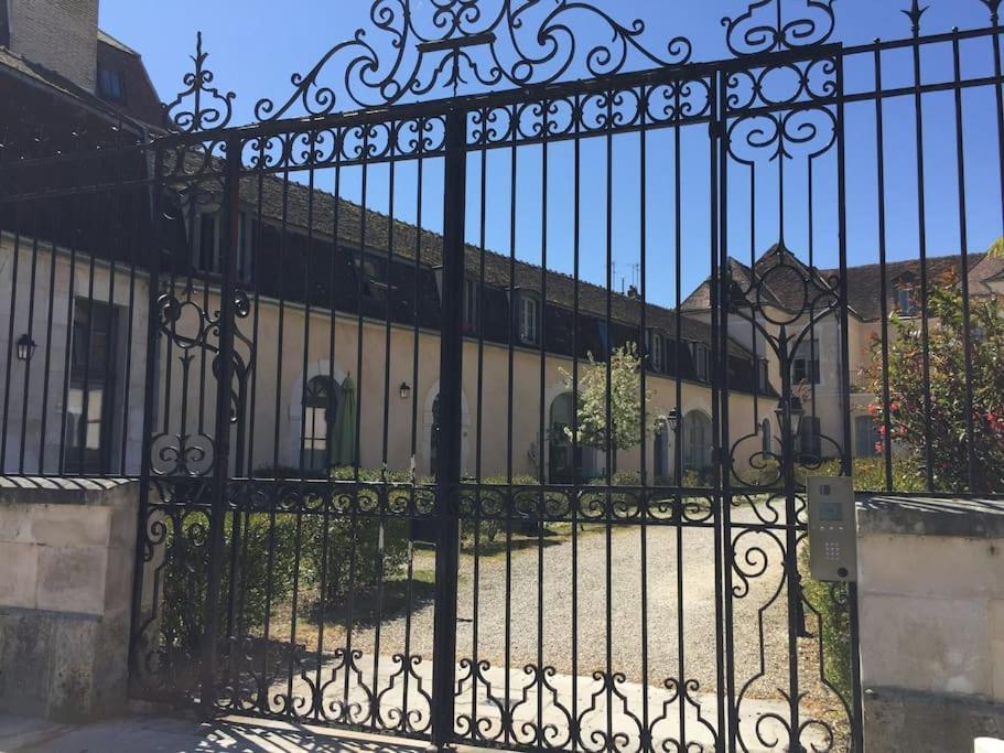 Bel Appart Au Bord De L'Eau Proche Gare Avec Wifi Auxerre Bagian luar foto